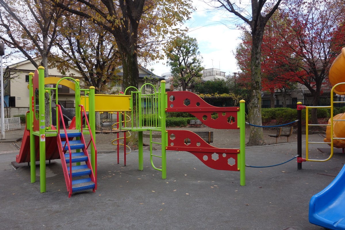 【公園徹底攻略】西巣鴨公園 巨大カブトムシと複合遊具 | 流転三昧